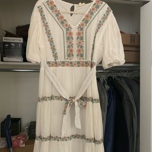 Piper & Scoot White Dress with Floral Detail/Belt